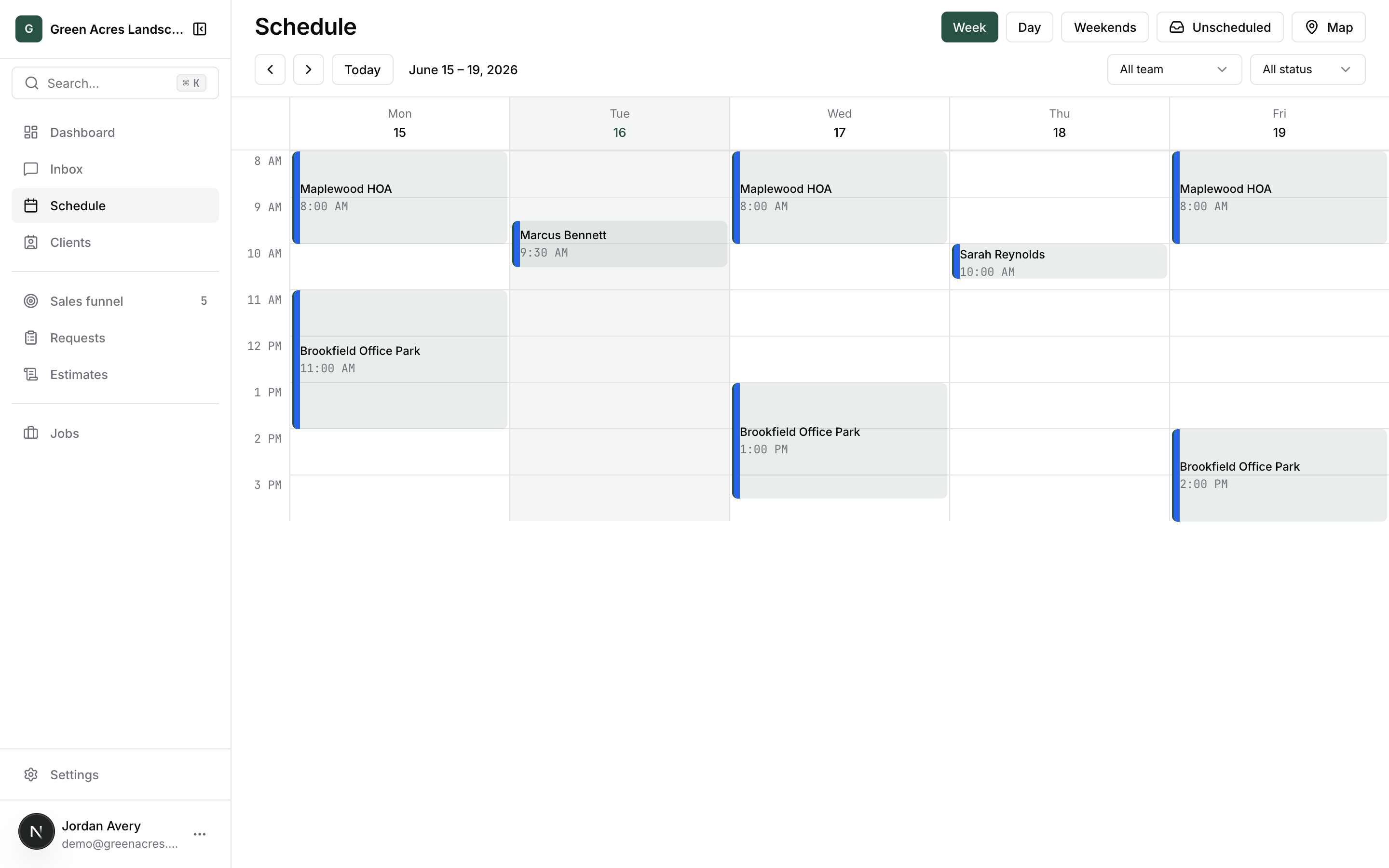 Reeve scheduling calendar with crew assignments